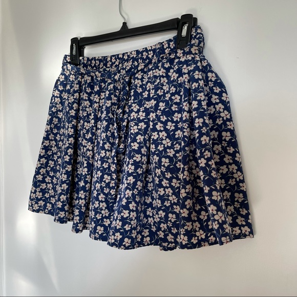 Forever 21 blue floral mini skort size M - Picture 3 of 16